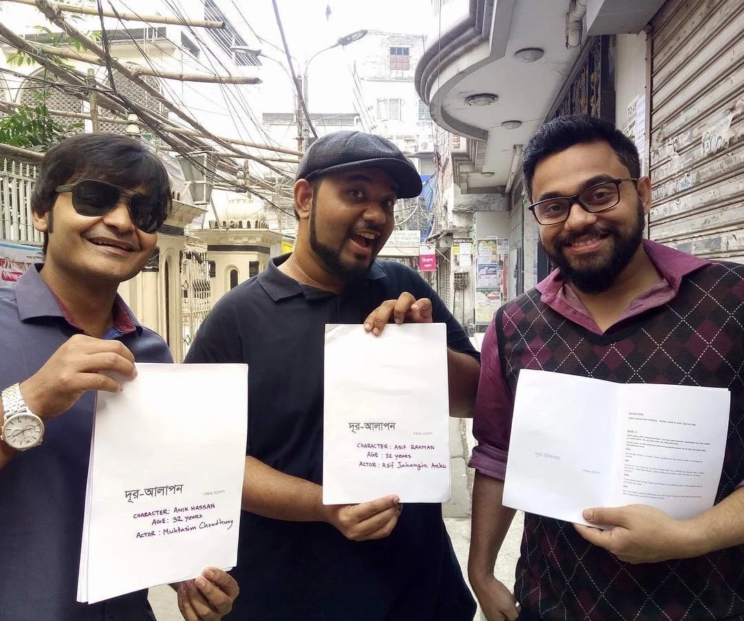 DUR-ALAPON — cast script photo